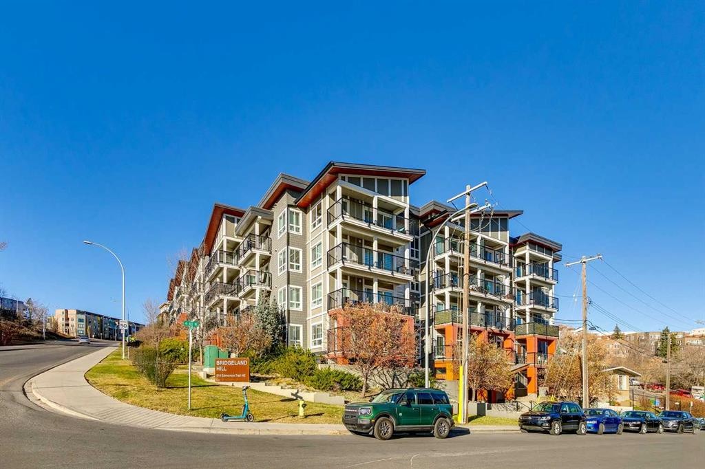 421-510 Edmonton Trail Ne, Calgary, AB - Outdoor With Balcony With Facade