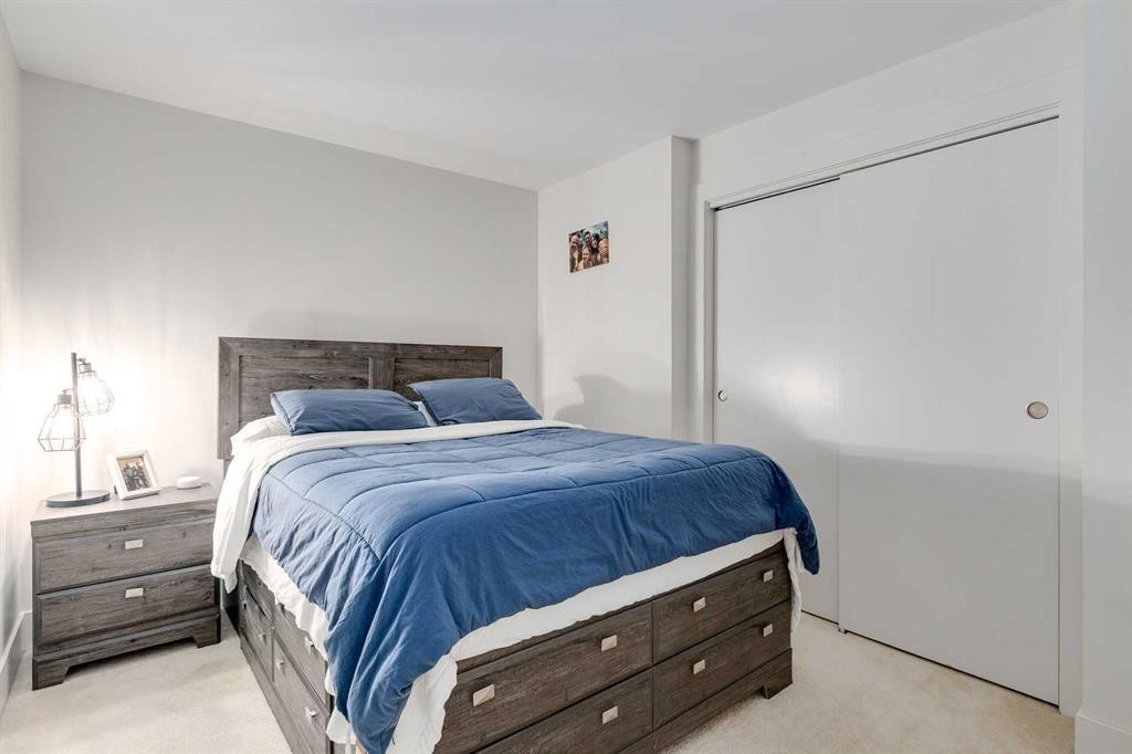 421-510 Edmonton Trail Ne, Calgary, AB - Indoor Photo Showing Bedroom