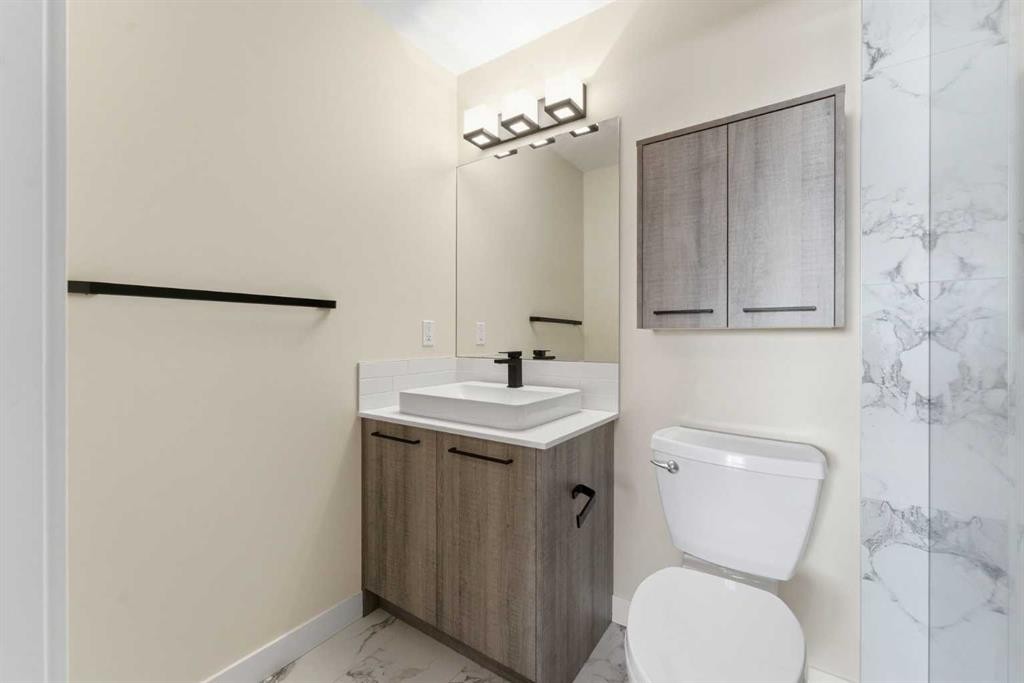 209-2702 17 Avenue Sw, Calgary, AB - Indoor Photo Showing Bathroom