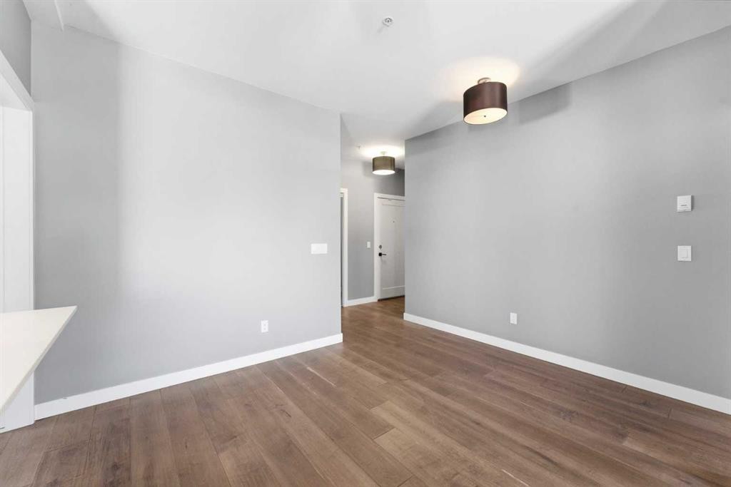 209-2702 17 Avenue Sw, Calgary, AB - Indoor Photo Showing Other Room