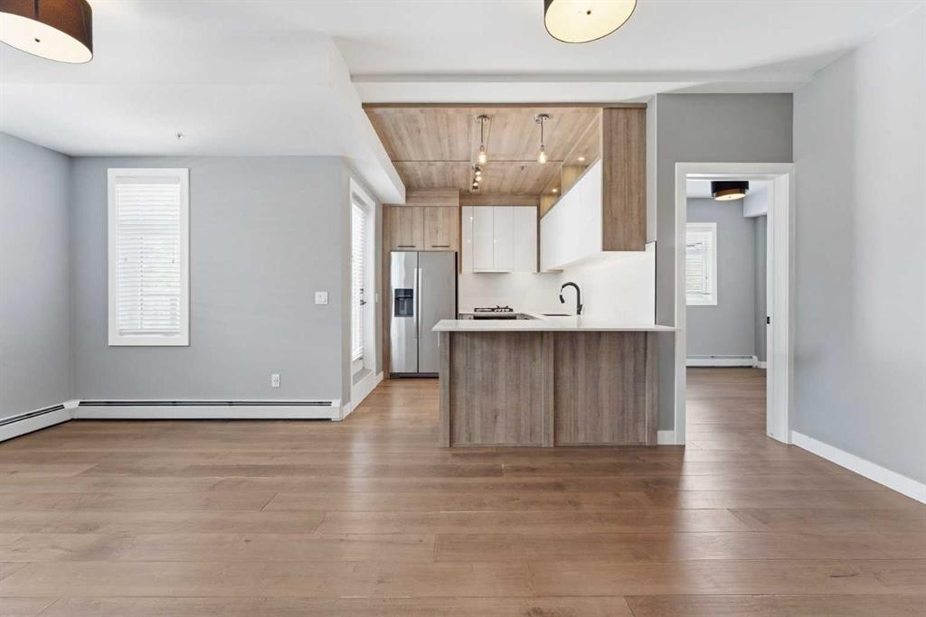 209-2702 17 Avenue Sw, Calgary, AB - Indoor Photo Showing Kitchen