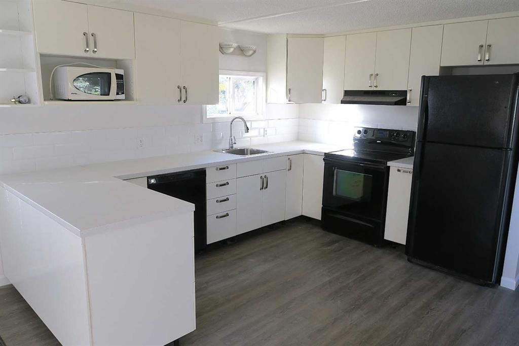 901 Briarwood Crescent, Strathmore, AB - Indoor Photo Showing Kitchen
