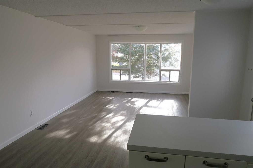 901 Briarwood Crescent, Strathmore, AB - Indoor Photo Showing Other Room