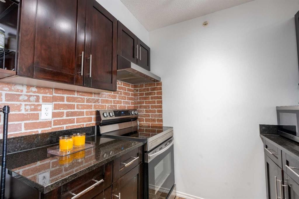 425-355 Taralake Way Ne, Calgary, AB - Indoor Photo Showing Kitchen