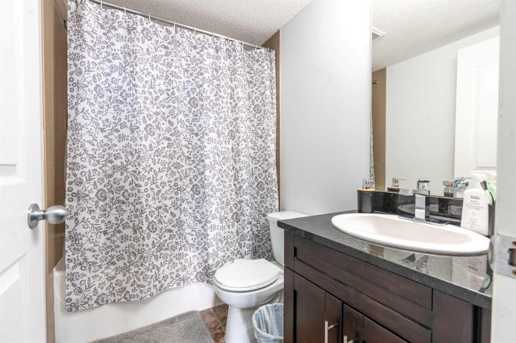 425-355 Taralake Way Ne, Calgary, AB - Indoor Photo Showing Bathroom