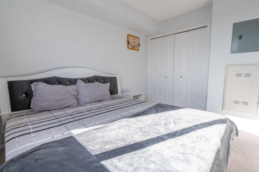 425-355 Taralake Way Ne, Calgary, AB - Indoor Photo Showing Bedroom