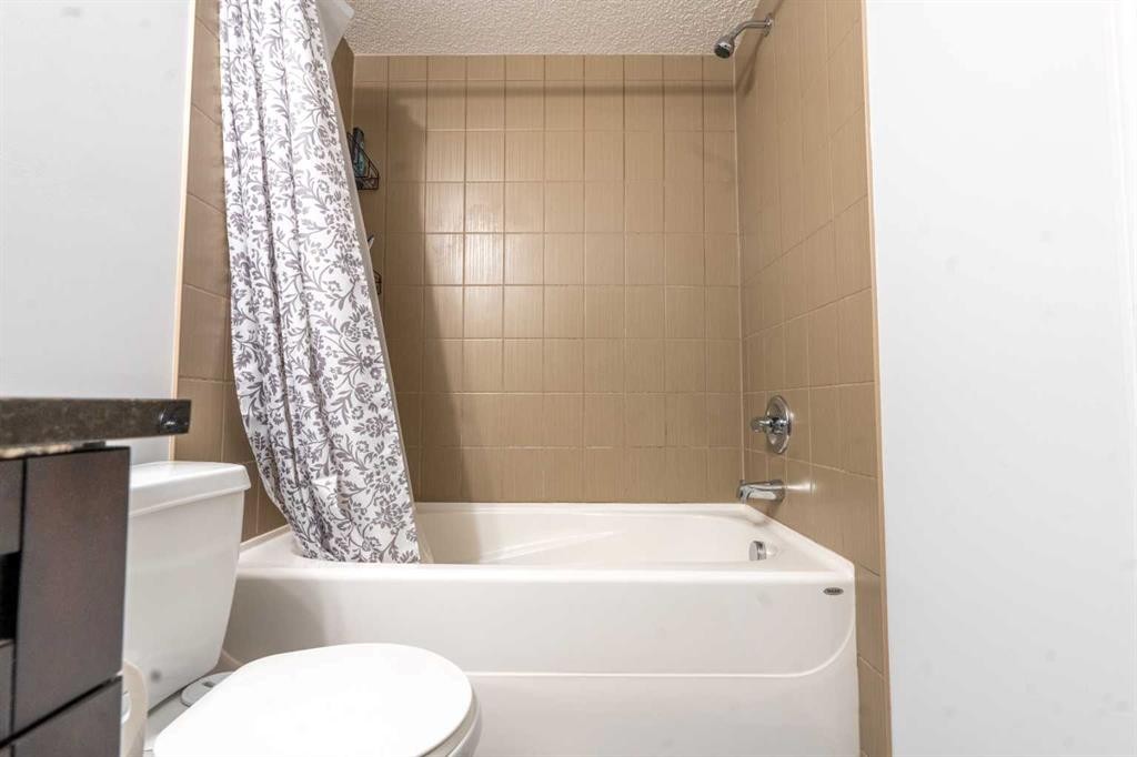 425-355 Taralake Way Ne, Calgary, AB - Indoor Photo Showing Bathroom