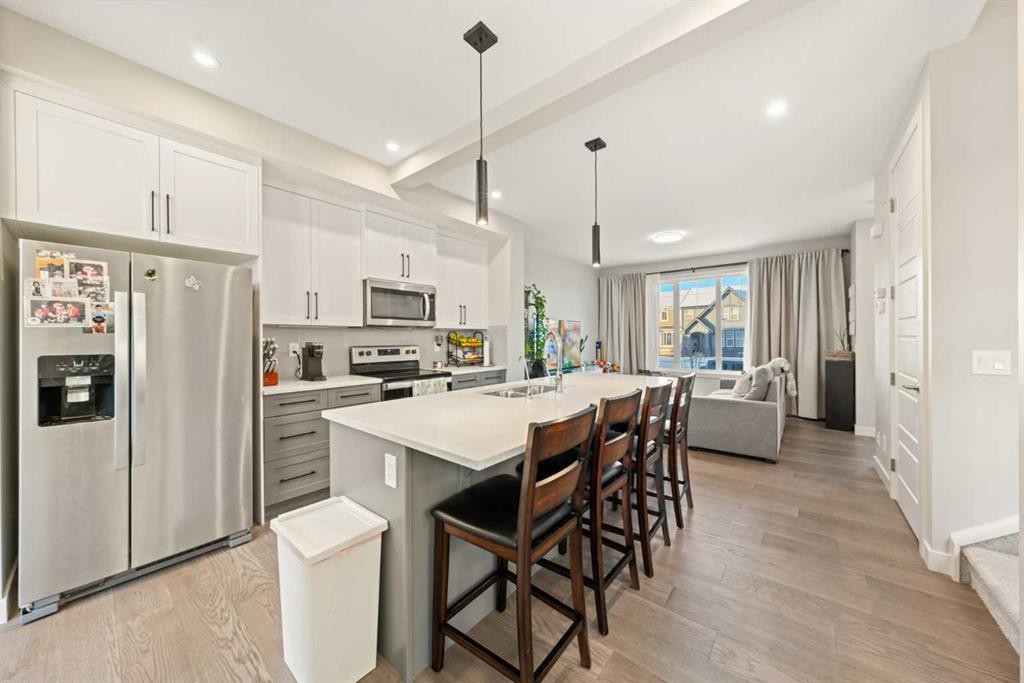 281 Waterford Boulevard, Chestermere, AB - Indoor Photo Showing Kitchen With Upgraded Kitchen