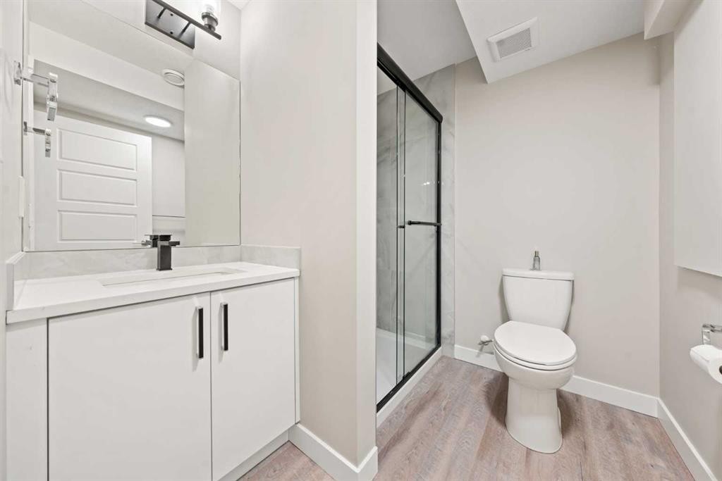 281 Waterford Boulevard, Chestermere, AB - Indoor Photo Showing Bathroom