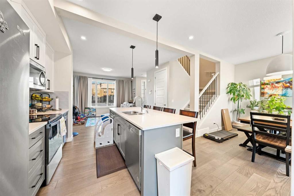 281 Waterford Boulevard, Chestermere, AB - Indoor Photo Showing Kitchen With Upgraded Kitchen