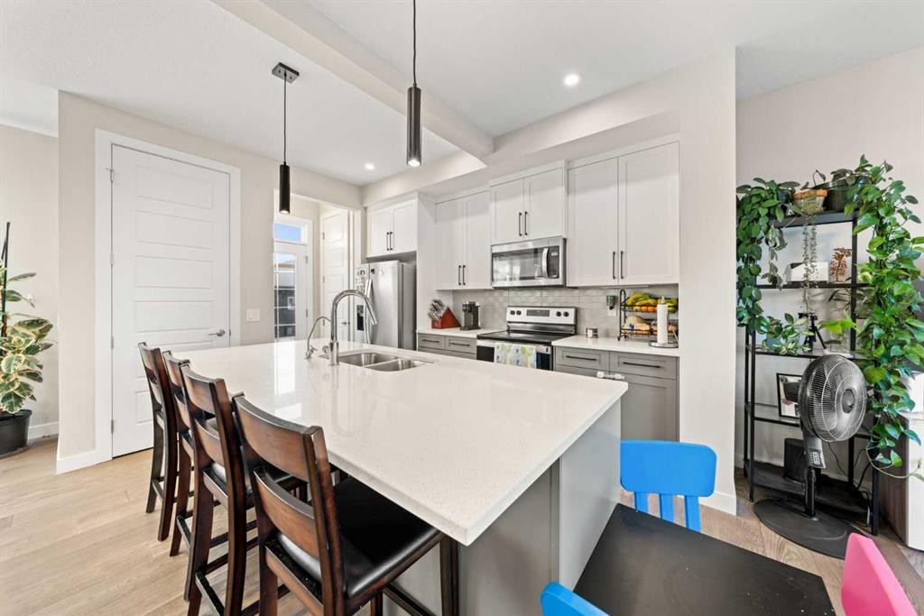 281 Waterford Boulevard, Chestermere, AB - Indoor Photo Showing Kitchen With Double Sink With Upgraded Kitchen