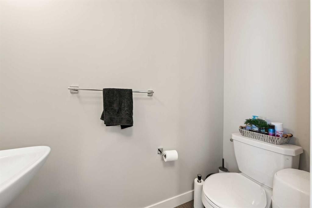 281 Waterford Boulevard, Chestermere, AB - Indoor Photo Showing Bathroom