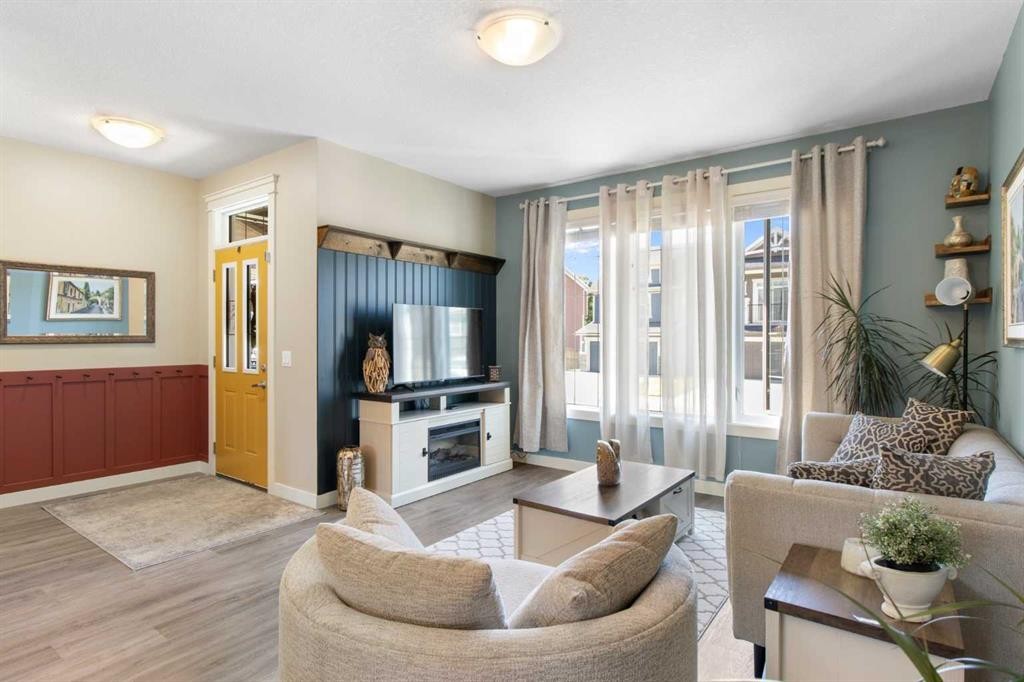 112 Fireside Crescent, Cochrane, AB - Indoor Photo Showing Living Room