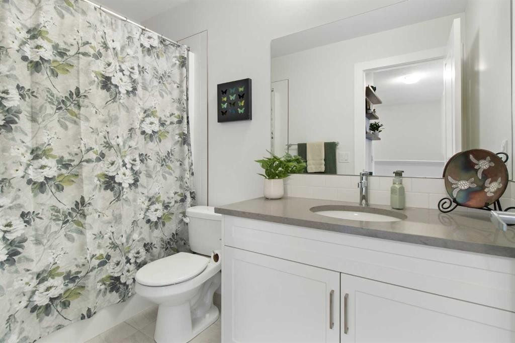112 Fireside Crescent, Cochrane, AB - Indoor Photo Showing Bathroom