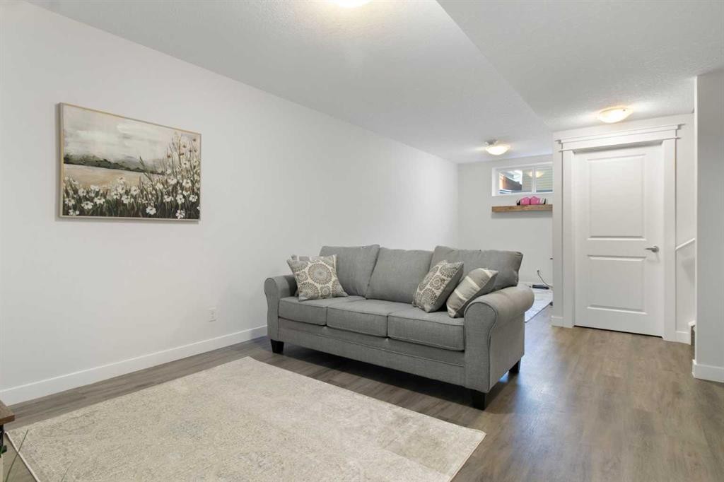 112 Fireside Crescent, Cochrane, AB - Indoor Photo Showing Living Room