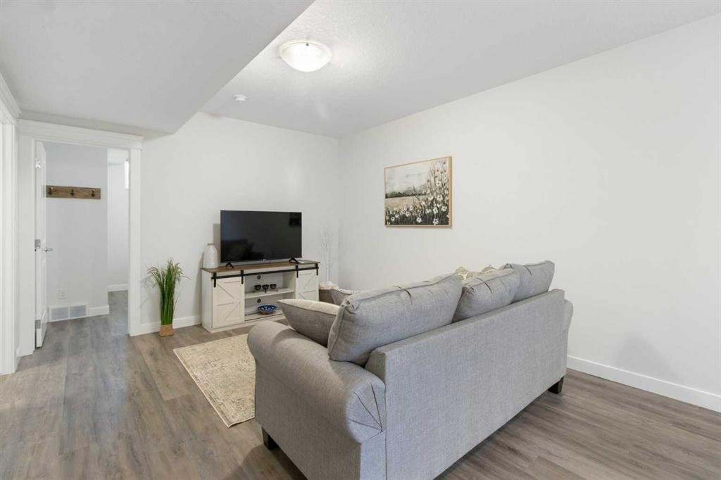 112 Fireside Crescent, Cochrane, AB - Indoor Photo Showing Living Room
