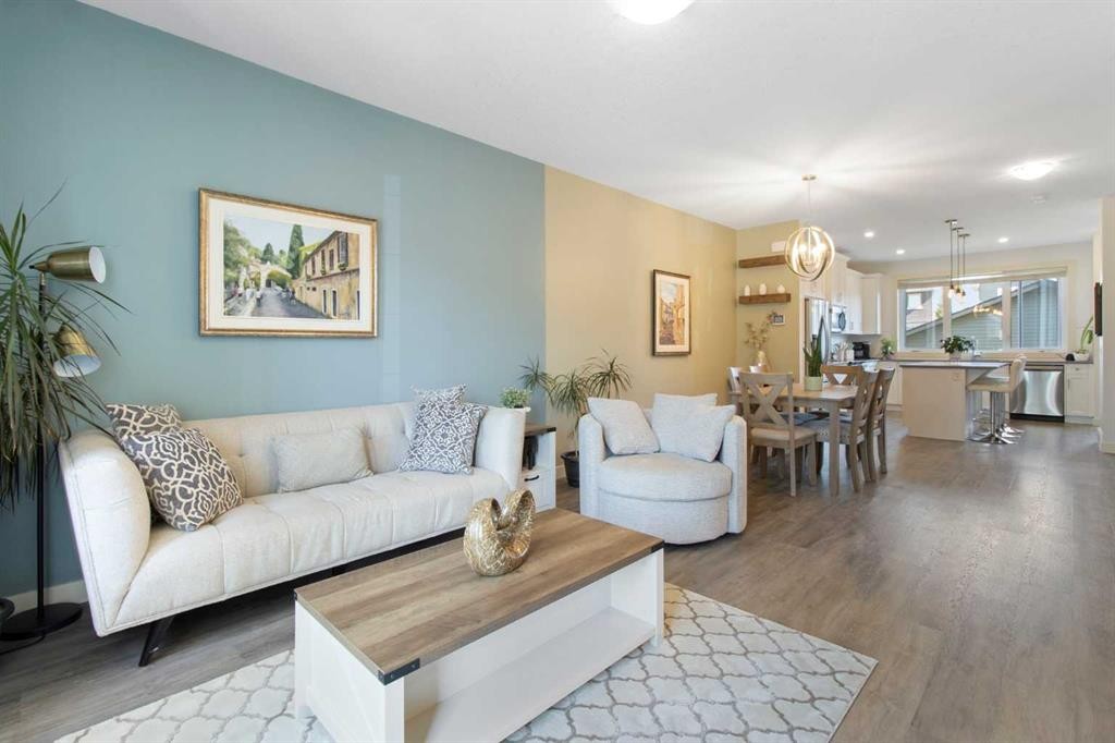 112 Fireside Crescent, Cochrane, AB - Indoor Photo Showing Living Room