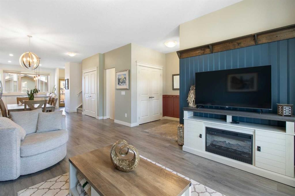 112 Fireside Crescent, Cochrane, AB - Indoor Photo Showing Living Room