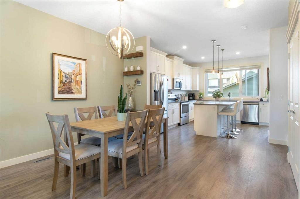 112 Fireside Crescent, Cochrane, AB - Indoor Photo Showing Dining Room
