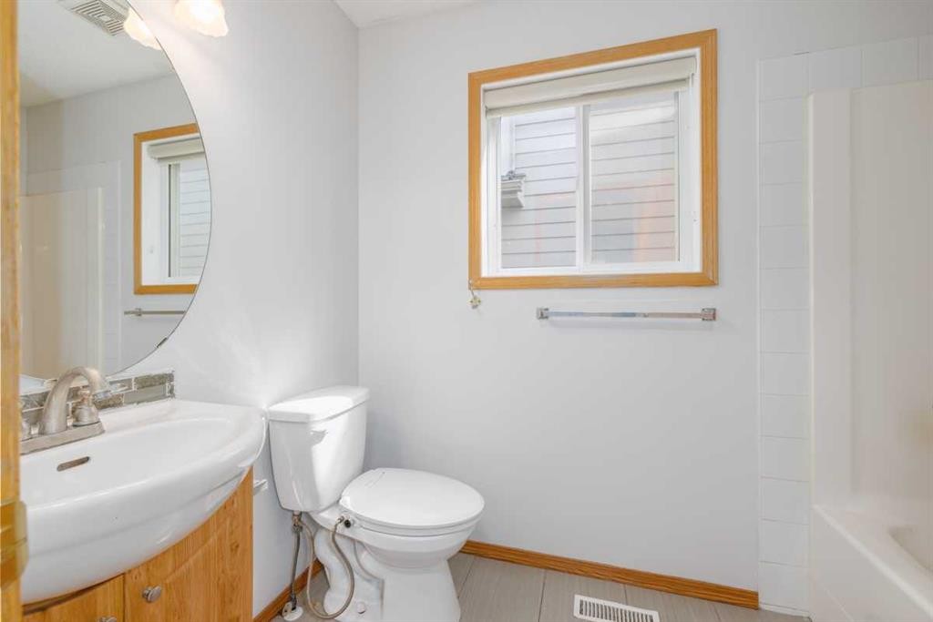 6013 Saddlehorn Drive Ne, Calgary, AB - Indoor Photo Showing Bathroom