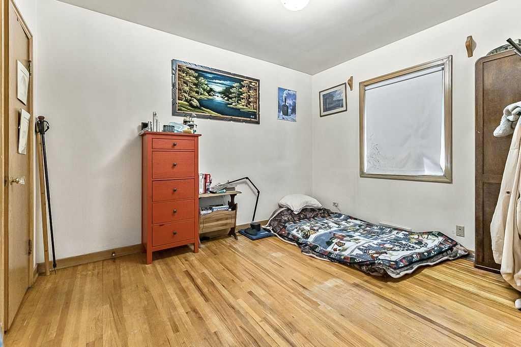 2731 Morley Trail Nw, Calgary, AB - Indoor Photo Showing Bedroom