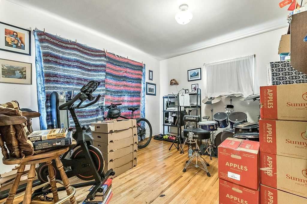 2731 Morley Trail Nw, Calgary, AB - Indoor