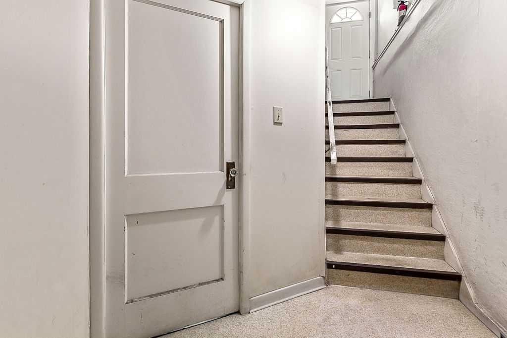 2731 Morley Trail Nw, Calgary, AB - Indoor Photo Showing Other Room