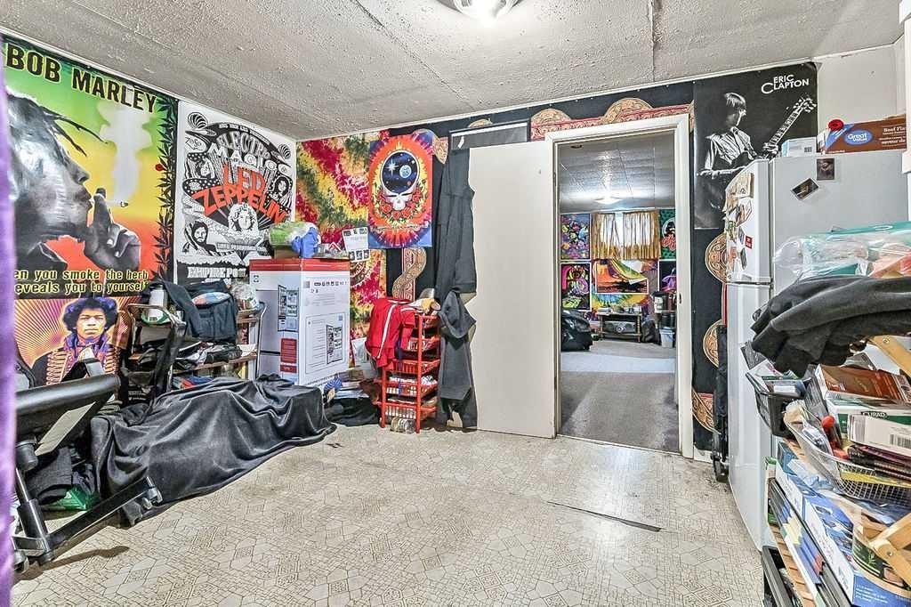 2731 Morley Trail Nw, Calgary, AB - Indoor