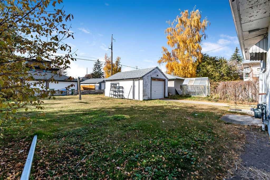 2731 Morley Trail Nw, Calgary, AB - Outdoor