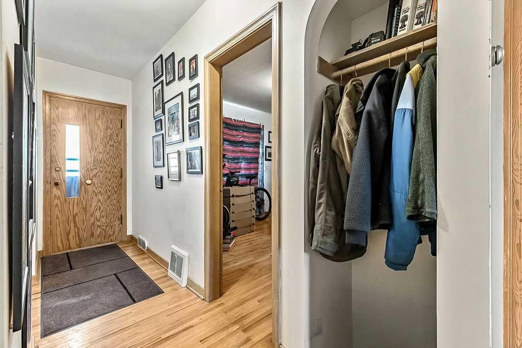 2731 Morley Trail Nw, Calgary, AB - Indoor