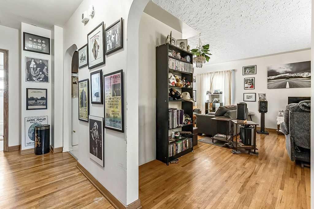 2731 Morley Trail Nw, Calgary, AB - Indoor Photo Showing Other Room