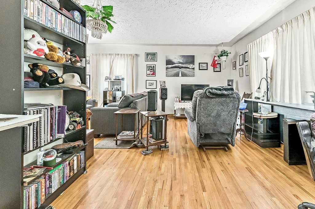 2731 Morley Trail Nw, Calgary, AB - Indoor