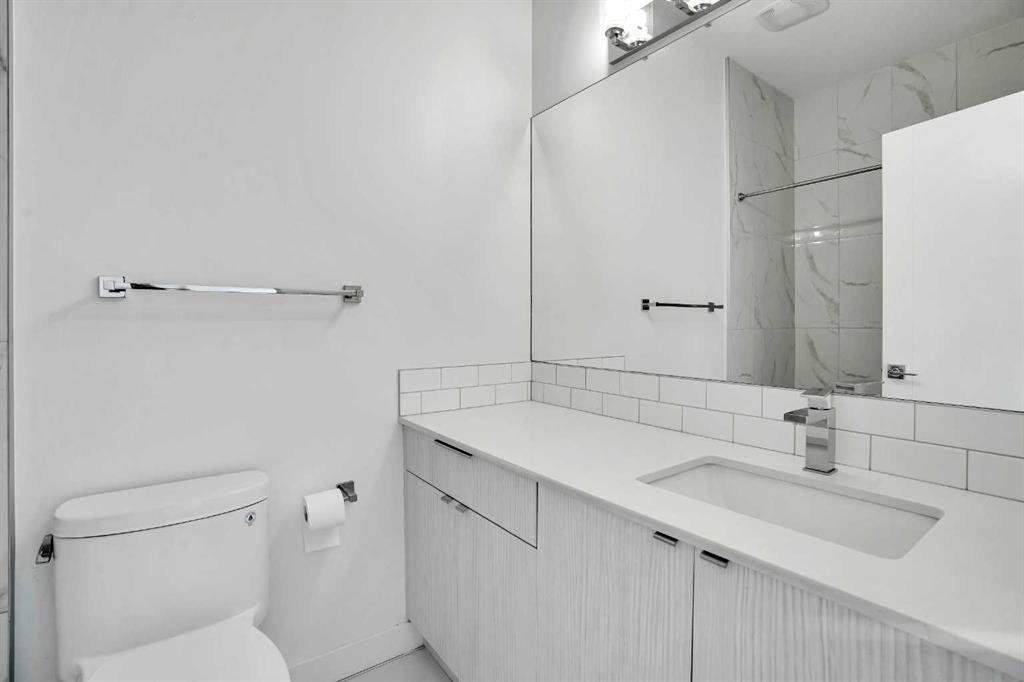 105 Panatella Square Nw, Calgary, AB - Indoor Photo Showing Bathroom