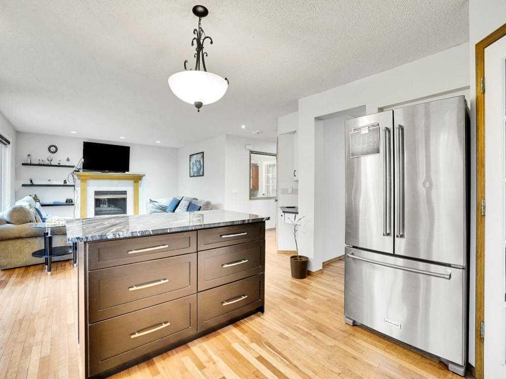 151 Citadel Park Nw, Calgary, AB - Indoor Photo Showing Kitchen