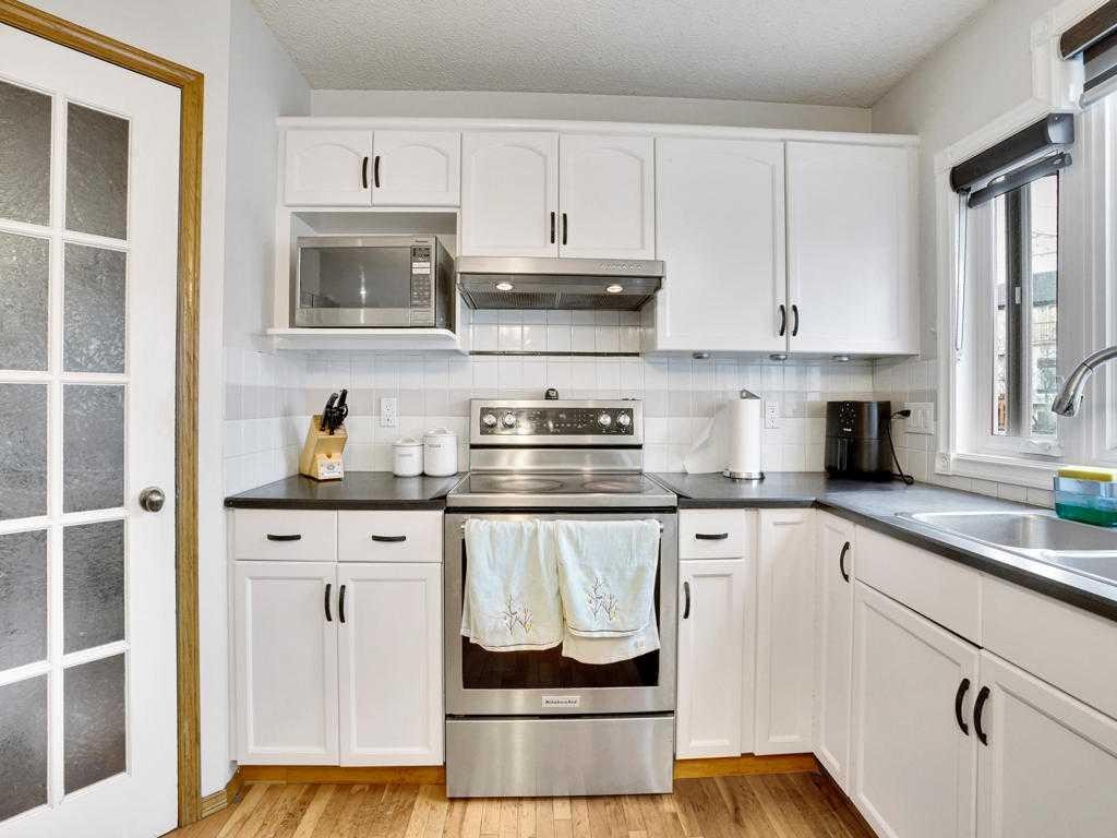 151 Citadel Park Nw, Calgary, AB - Indoor Photo Showing Kitchen