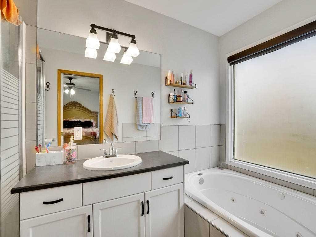 151 Citadel Park Nw, Calgary, AB - Indoor Photo Showing Bathroom