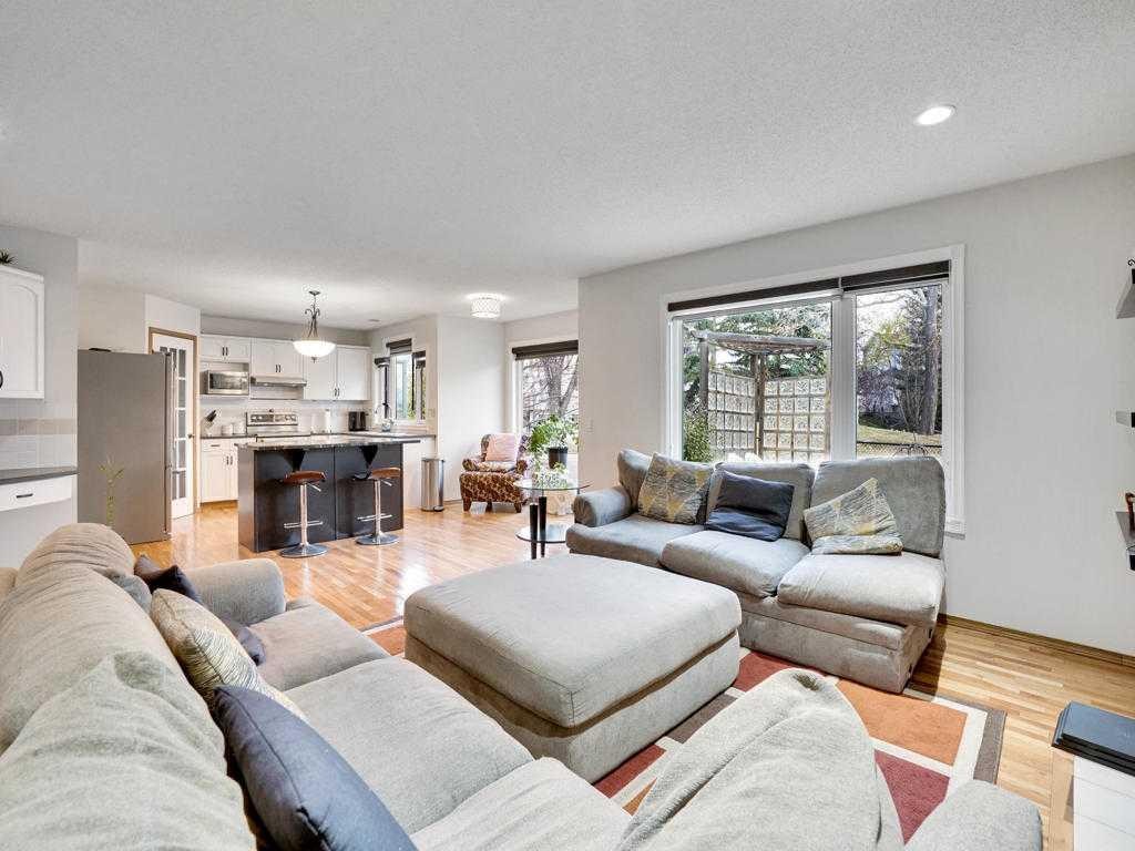 151 Citadel Park Nw, Calgary, AB - Indoor Photo Showing Living Room