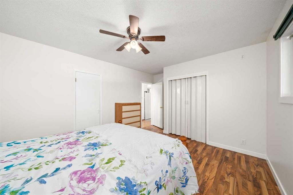 2219 40 Street Se, Calgary, AB - Indoor Photo Showing Bedroom