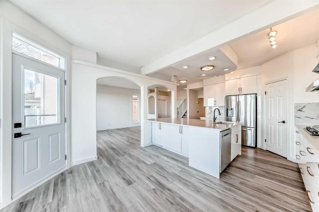 50 Hampstead Terrace Nw, Calgary, AB - Indoor Photo Showing Kitchen With Upgraded Kitchen