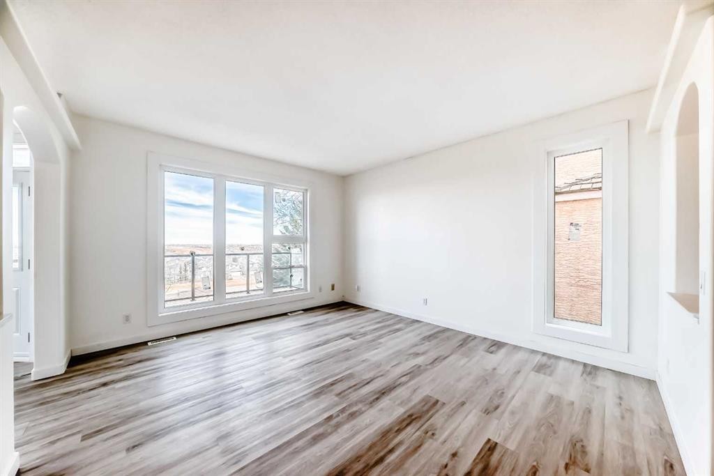 50 Hampstead Terrace Nw, Calgary, AB - Indoor Photo Showing Other Room