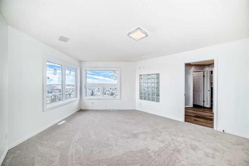 50 Hampstead Terrace Nw, Calgary, AB - Indoor Photo Showing Other Room