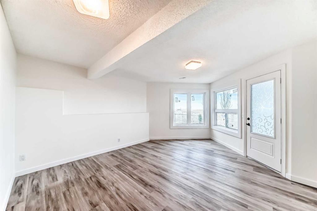 50 Hampstead Terrace Nw, Calgary, AB - Indoor Photo Showing Other Room