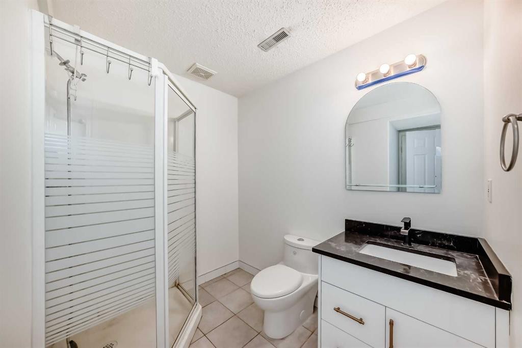 50 Hampstead Terrace Nw, Calgary, AB - Indoor Photo Showing Bathroom