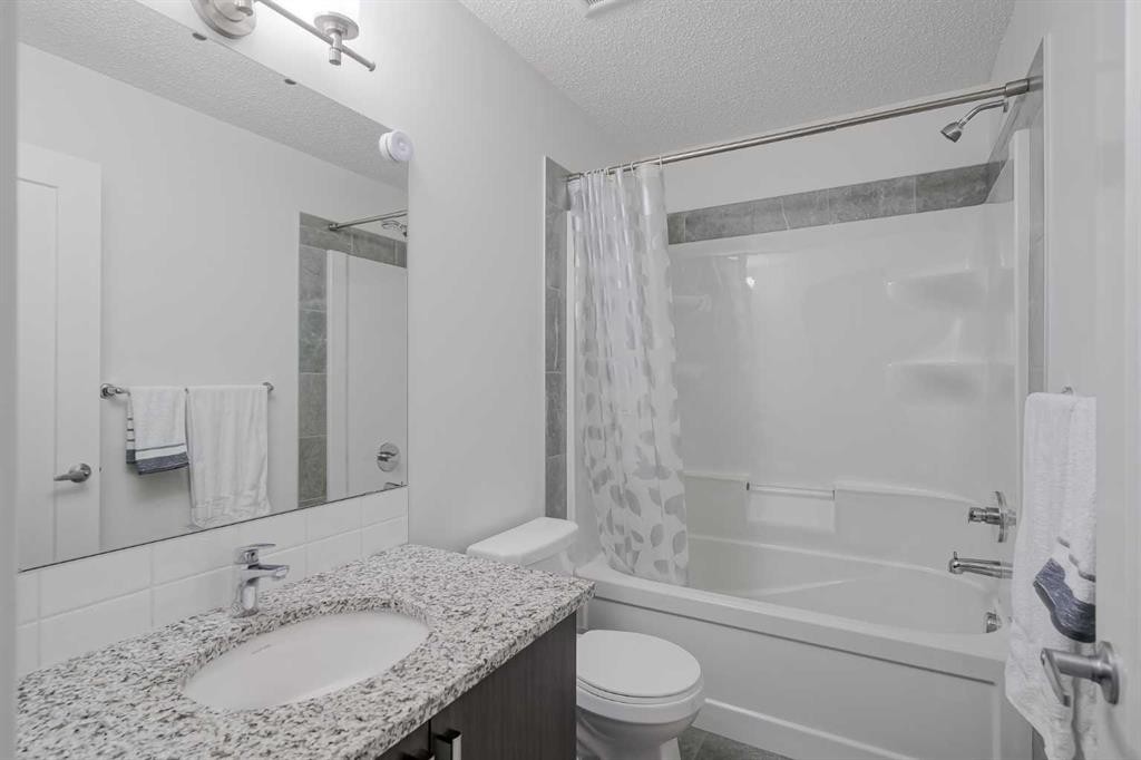 92 Walden Lane Se, Calgary, AB - Indoor Photo Showing Bathroom