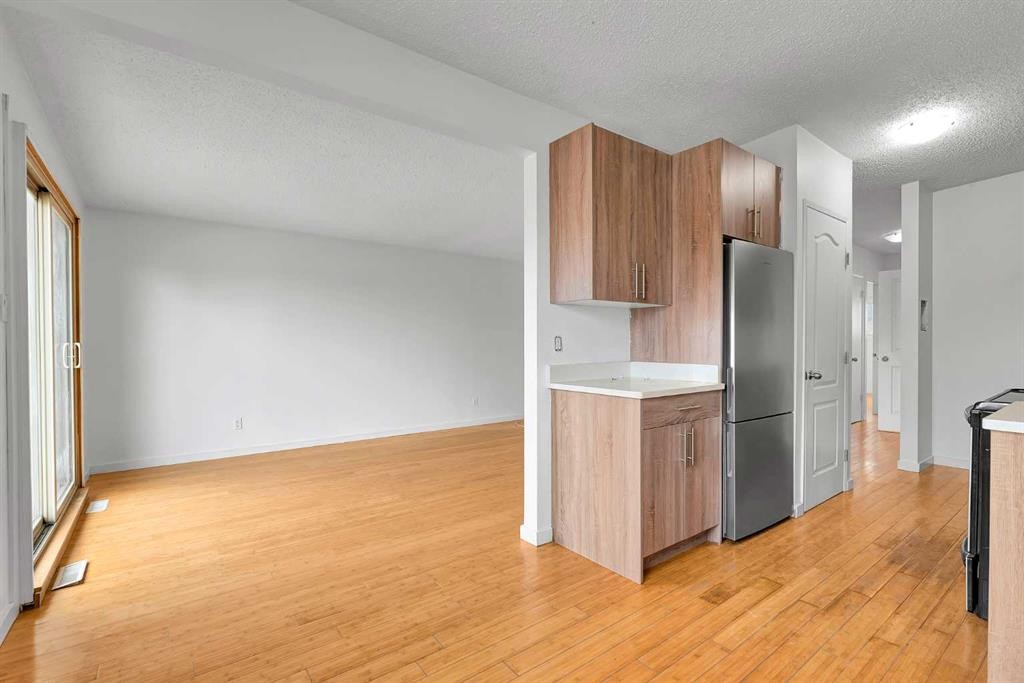 10831 5 Street Sw, Calgary, AB - Indoor Photo Showing Other Room
