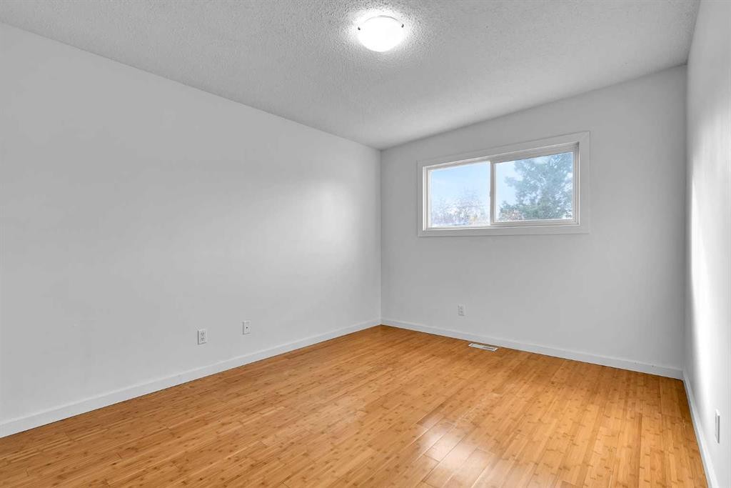 10831 5 Street Sw, Calgary, AB - Indoor Photo Showing Other Room