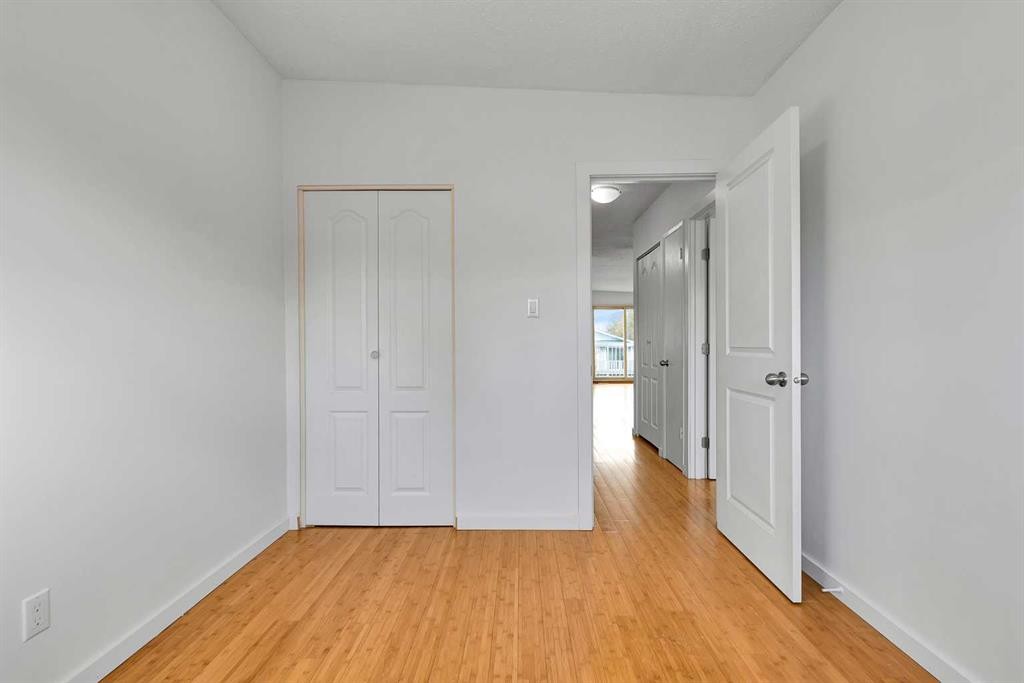 10831 5 Street Sw, Calgary, AB - Indoor Photo Showing Other Room
