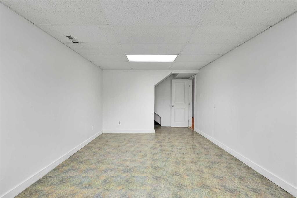 10831 5 Street Sw, Calgary, AB - Indoor Photo Showing Other Room