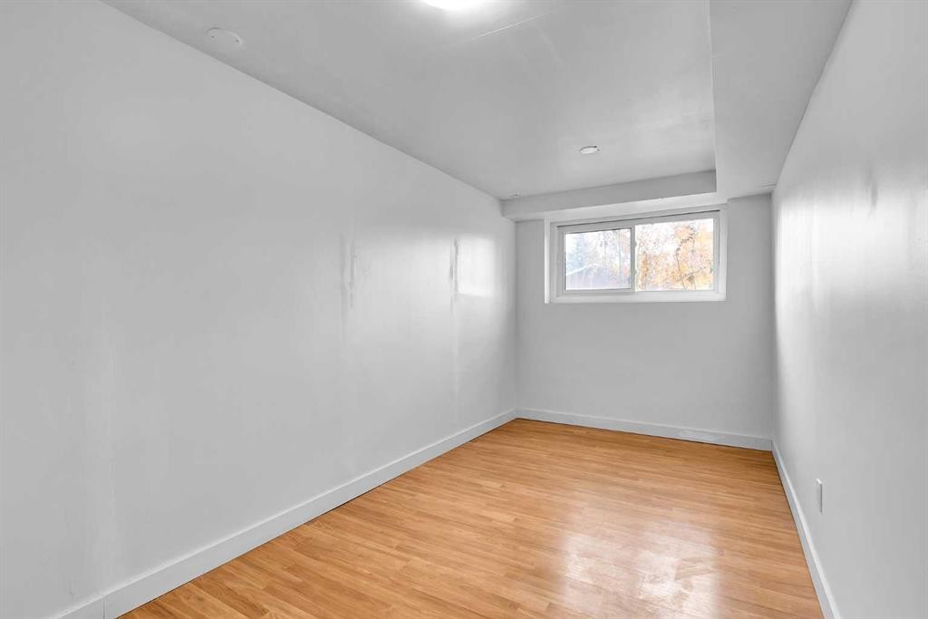 10831 5 Street Sw, Calgary, AB - Indoor Photo Showing Other Room