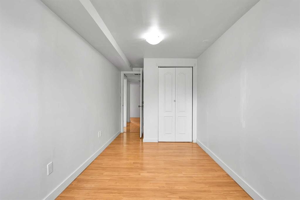 10831 5 Street Sw, Calgary, AB - Indoor Photo Showing Other Room